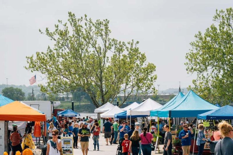 Peoria RiverFront Market: Scenic Saturday Shopping