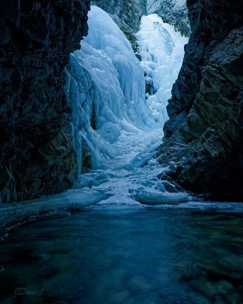 Zapata Falls: The Frozen Winter Wonder