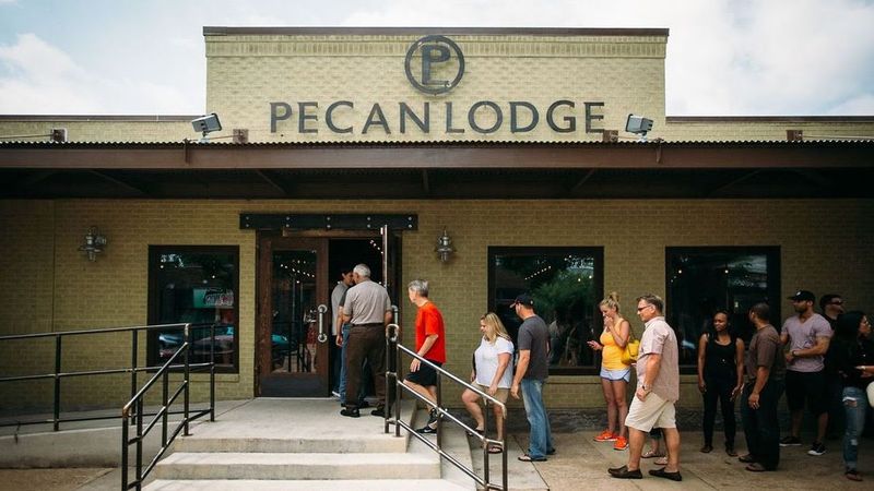 Pecan Lodge: Deep Ellum's Smoky Crown Jewel