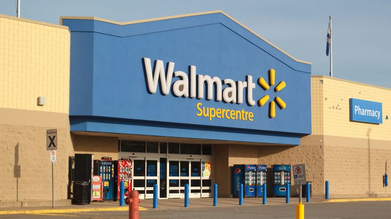 Walmart Supercenter: Chaotic Bargain Hunting