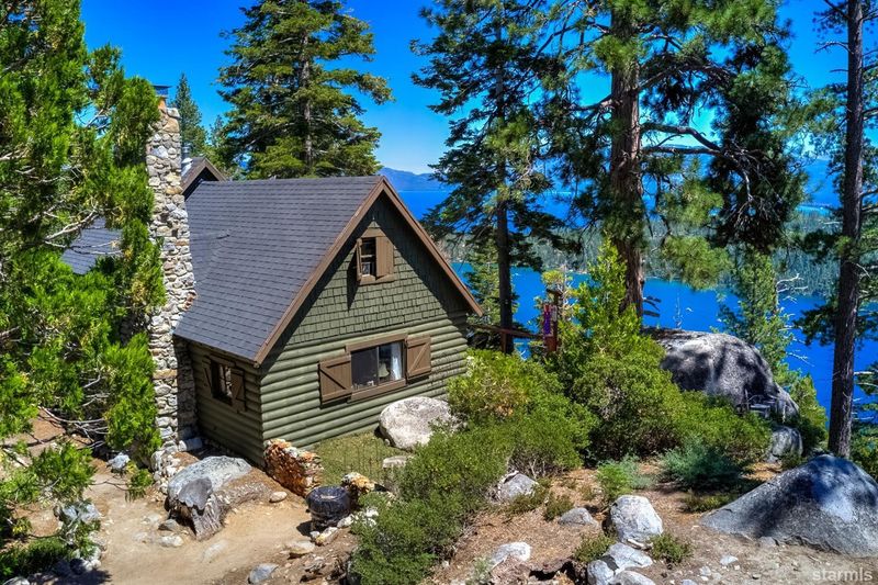 Emerald Bay Cottage: Historic Lakeside Charm