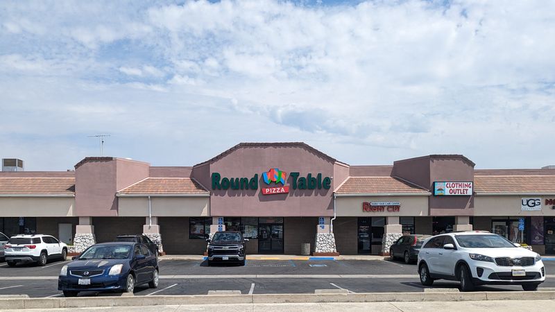 Round Table Pizza (Oakhurst)
