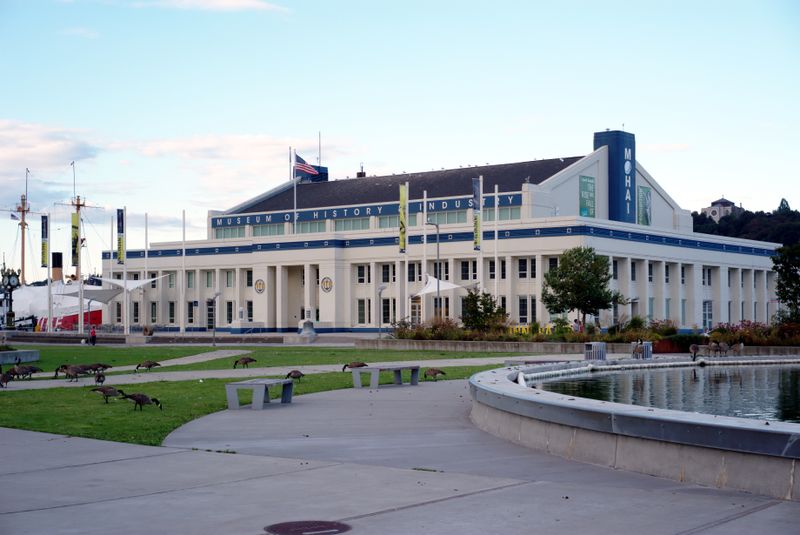 Museum of History & Industry's Silver Stories Program