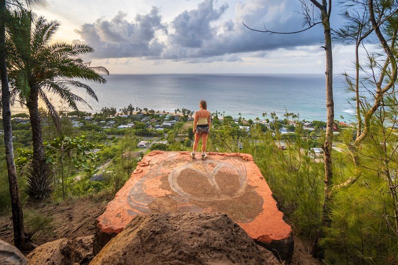 Peace Sign Pillbox (Ehukai Pillbox Hike), O?ahu