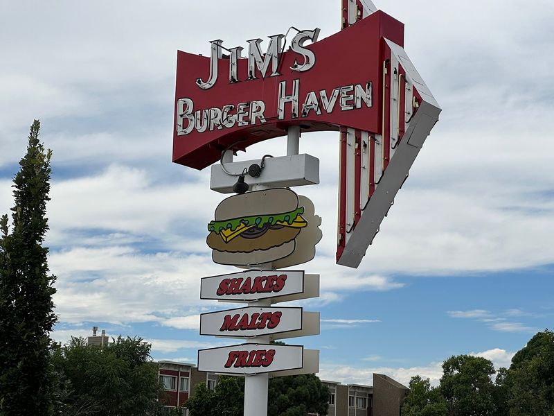 Jim's Burger Haven: Fort Collins' Nostalgic Roadside Gem
