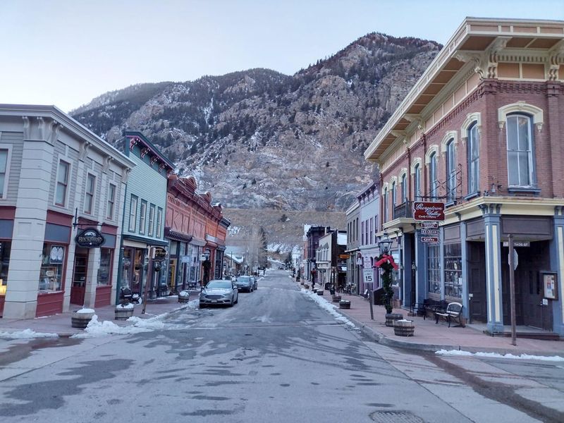Wealthy Second-Homeowners Create Ghost Towns