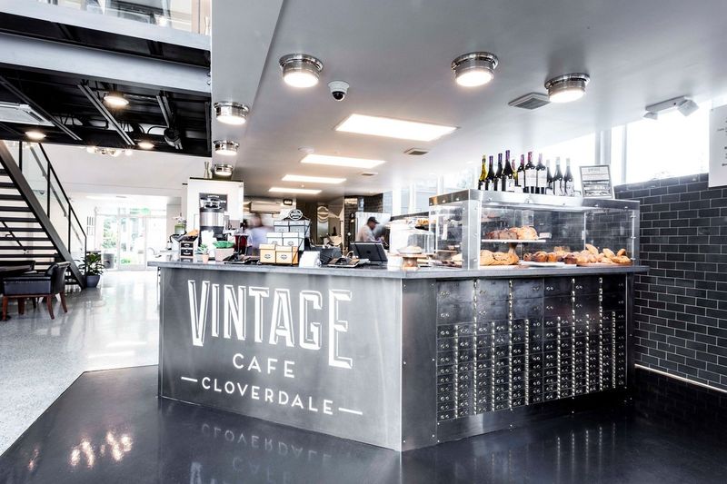 Vintage Cafe: Banking on Breakfast Bliss