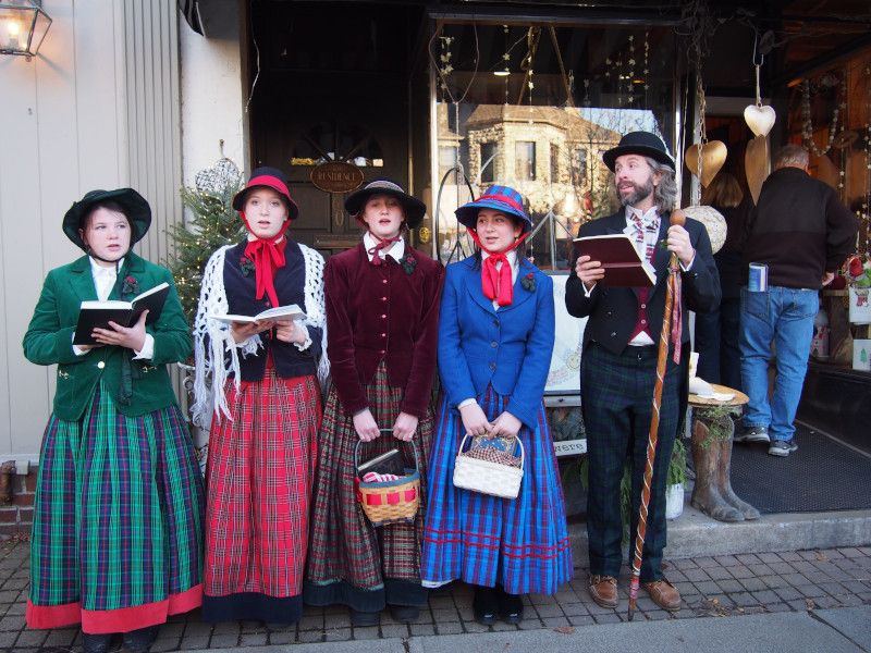 Skaneateles' Dickens Christmas Parade