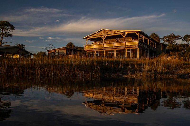 Bowens Island Restaurant: A Rustic Oyster Haven