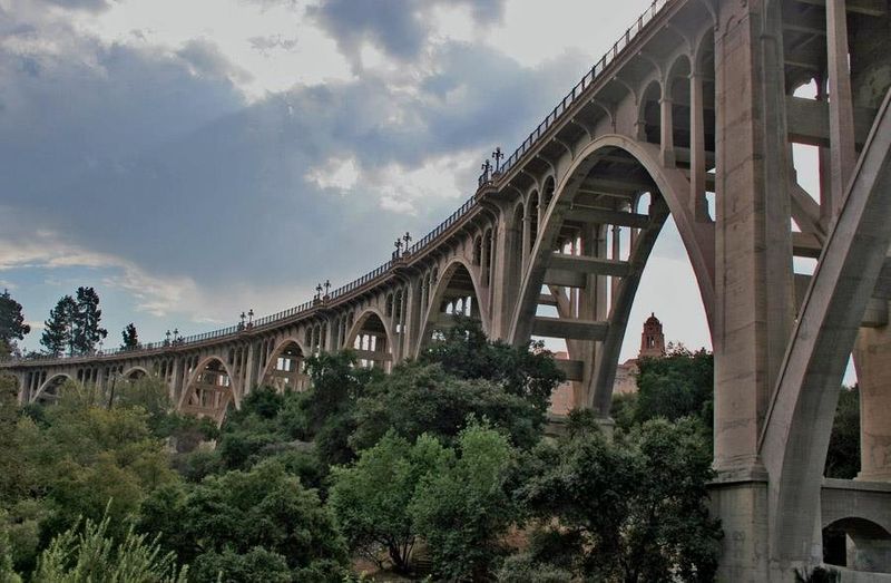 Colorado Street Bridge: Pasadena's Suicide Bridge