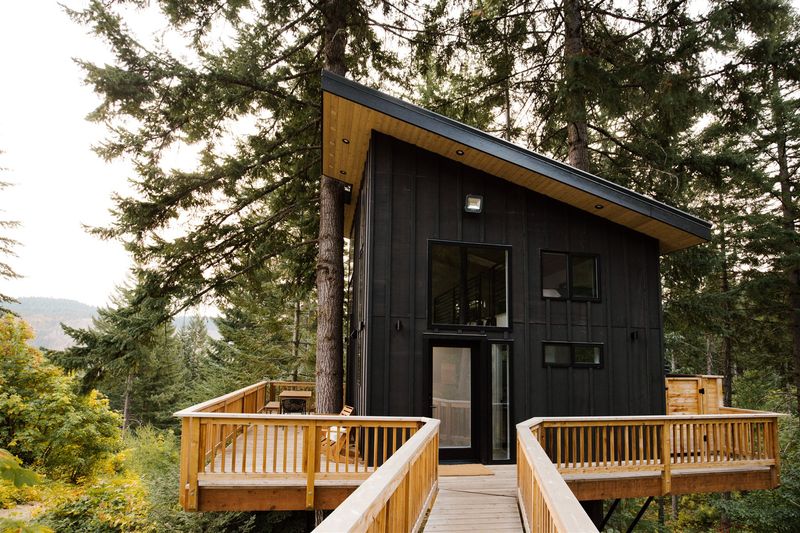 The Klickitat Treehouse (White Salmon)