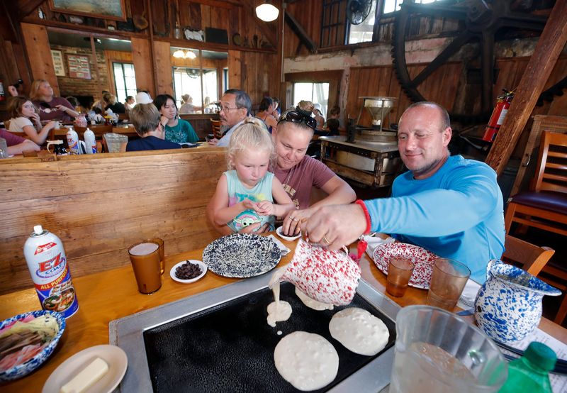 The Old Spanish Sugar Mill Grill and Griddle House (DeLeon Springs)