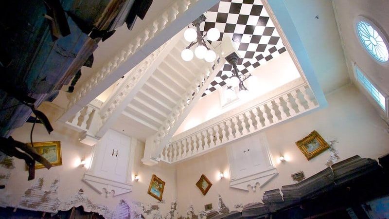 WonderWorks: The Upside-Down Laboratory