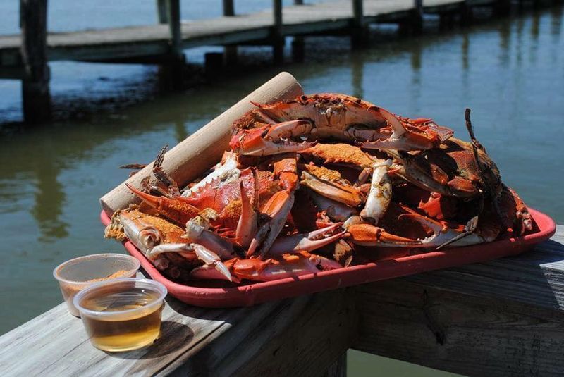 Captain Billy's Crab House: Potomac River Gem