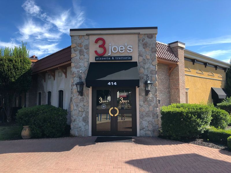 3 Joe's Pizzeria & Trattoria: A Slice Of Italian Heaven