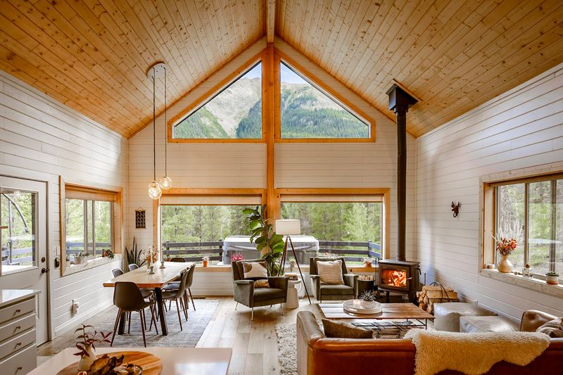 Alpenglow Cabin - A Modern Alpine Sanctuary