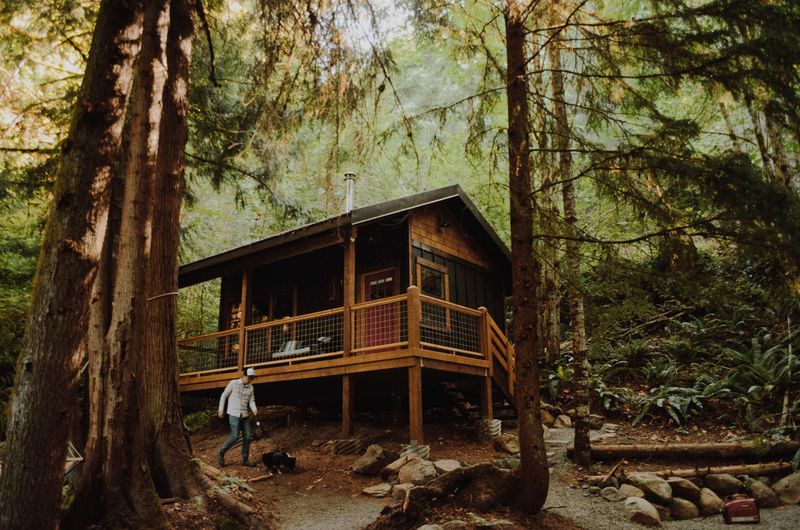 Quaint Glamping Cottage on Private Island, Marathon