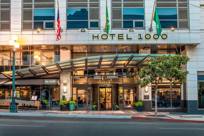 Sunday Seafood Extravaganza at Hotel 1000