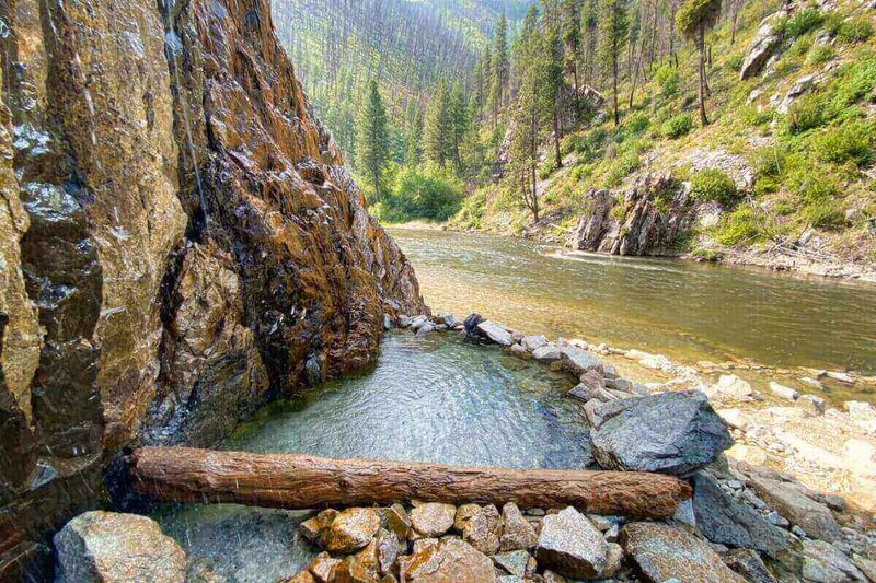 Pine Flats Hot Springs: Overlook Pools with River Views