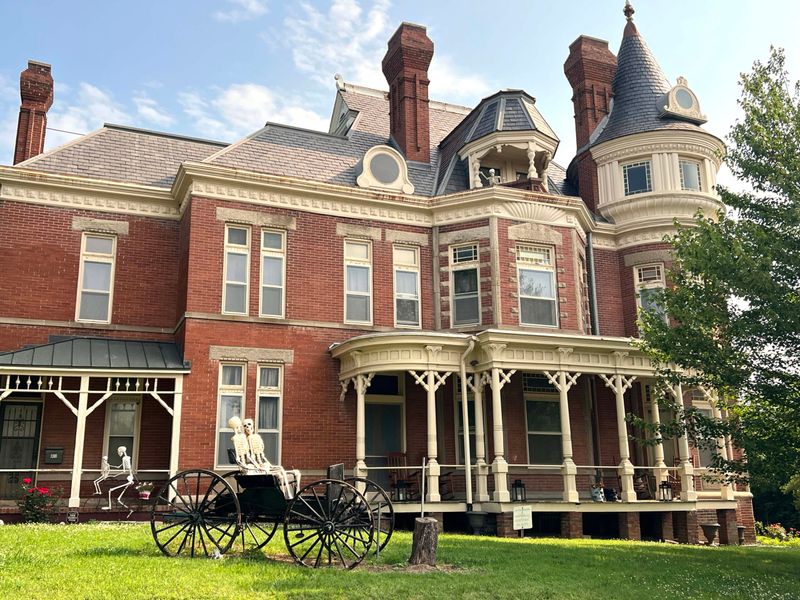 Atchison: Riverside Sophistication