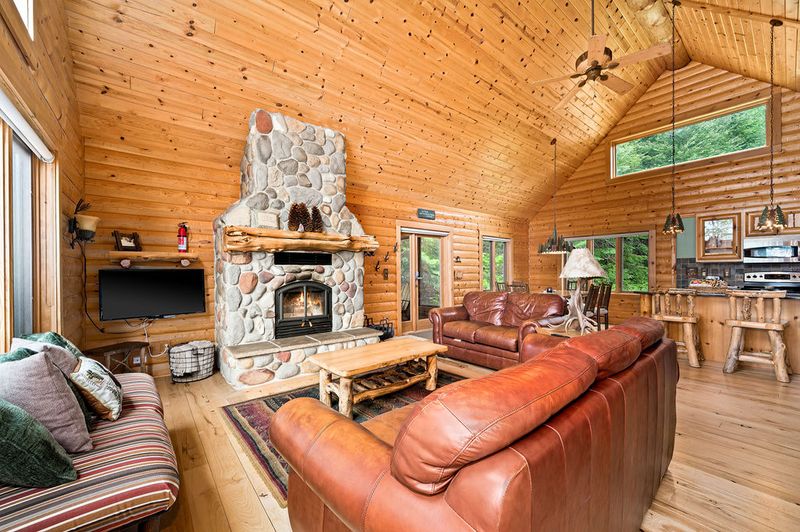 Blackbeach Cabin, Two Harbors