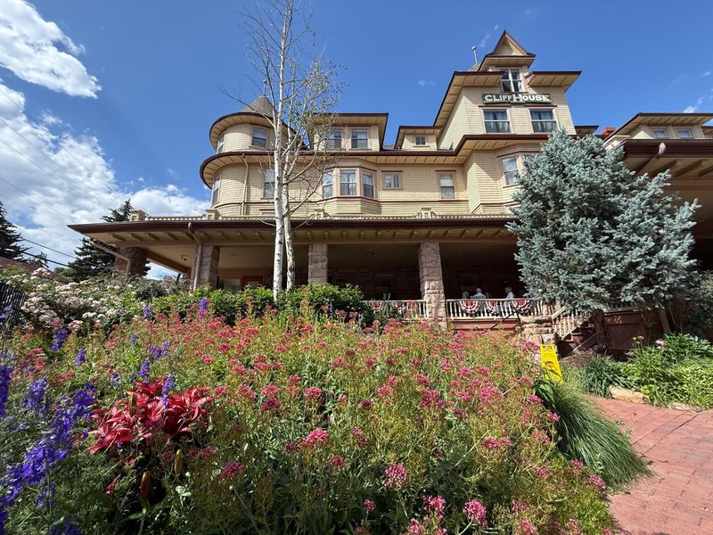 The Cliff House At Pikes Peak 