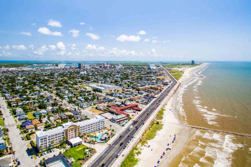 Galveston: Coastal Charm with Reasonable Lodging