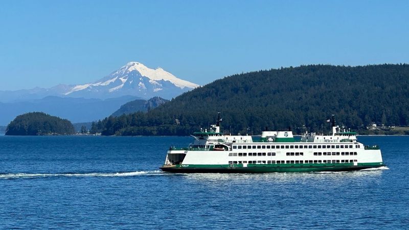 Mukilteo to Clinton: Gateway to Whidbey's Wonders