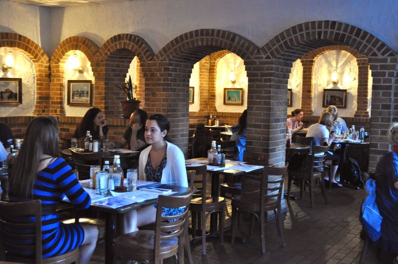Athenian Room: Lincoln Park's Treasured Greek Haven