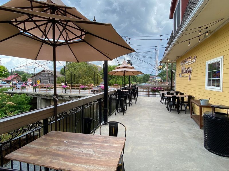 Mill Bridge Winery (Pigeon Forge, Smoky Mountains)
