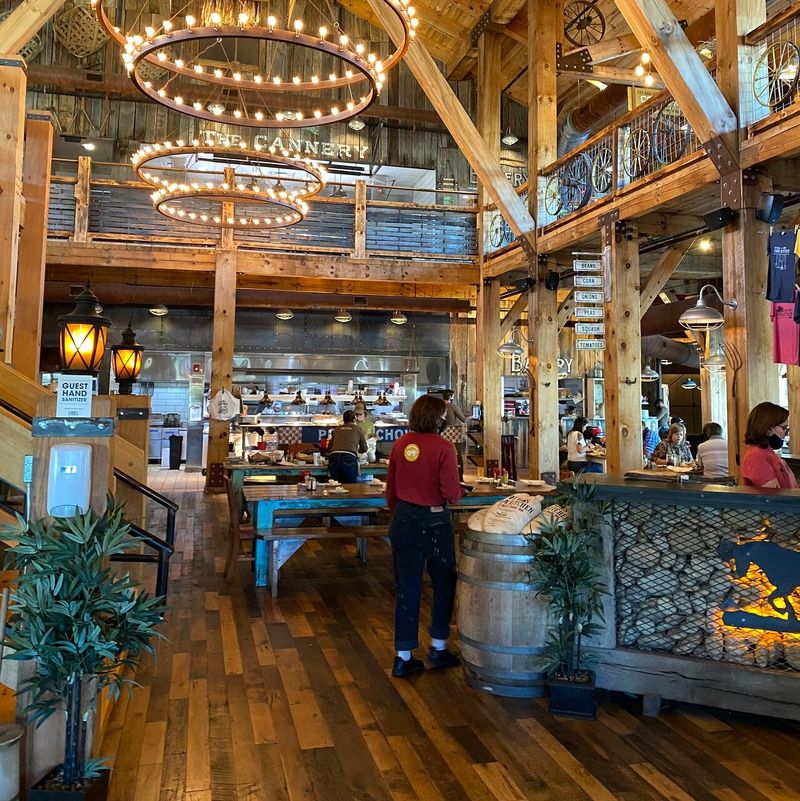 Five Oaks Farm Kitchen: Barn-Style Grandeur with Mountain Flair
