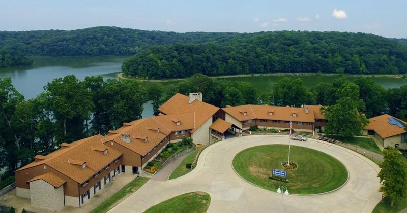 Burr Oak Lodge & Conference Center (Glouster)
