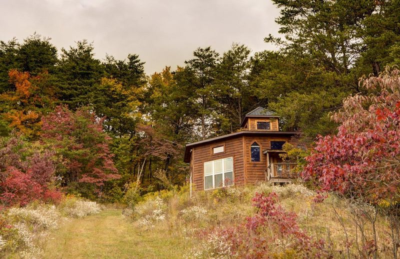 Starry Knight Lodge (Cabins By The Caves)