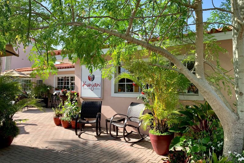 Kunjani Craft Coffee and Gallery (Naples)