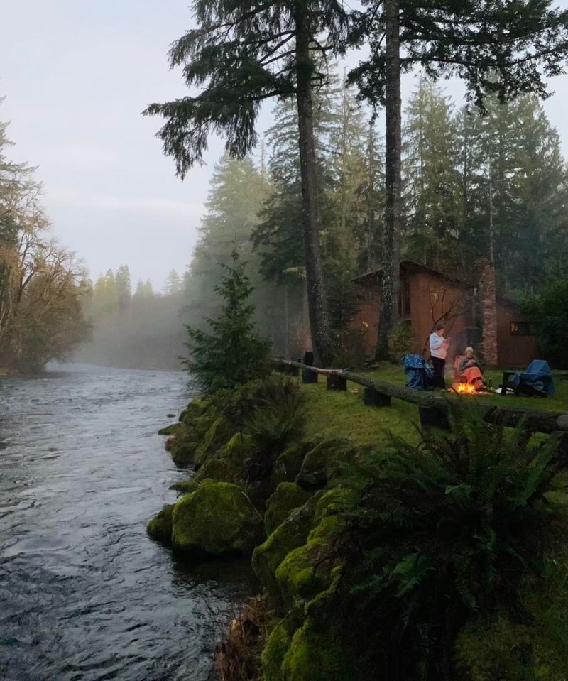 Loloma Lodge: A Riverside Sanctuary in the Cascade Mountains