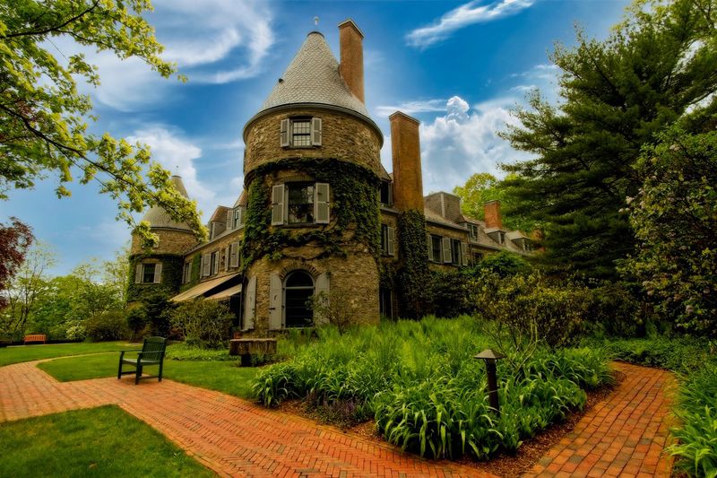 Milford's Forested River Retreat
