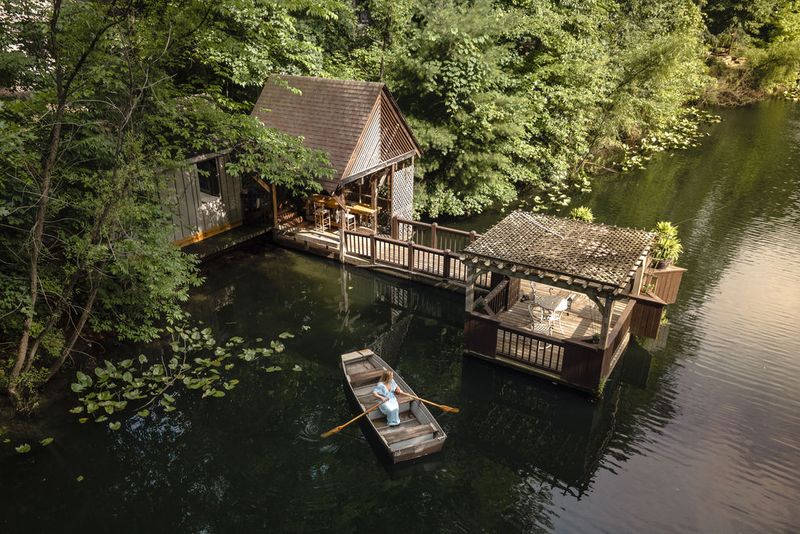 Hocking Hills Riverside Retreats on the Hocking River