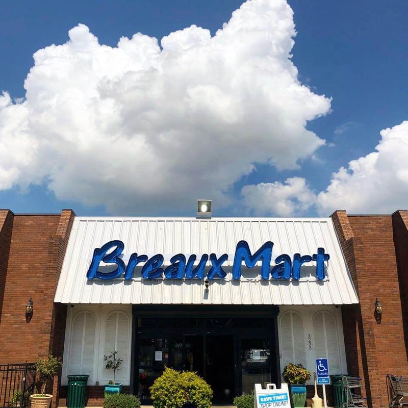 Breaux Mart in New Orleans: Neighborhood Market Known for Seafood Variety