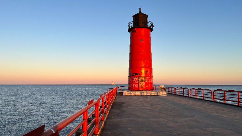 Milwaukee Pierhead Lighthouse: A Harbor Icon With a Red Glow