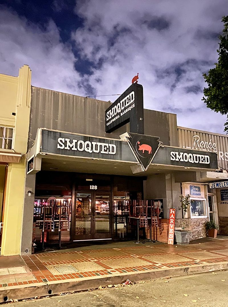 Smoqued California BBQ: Orange's Brick-Walled Meat Paradise
