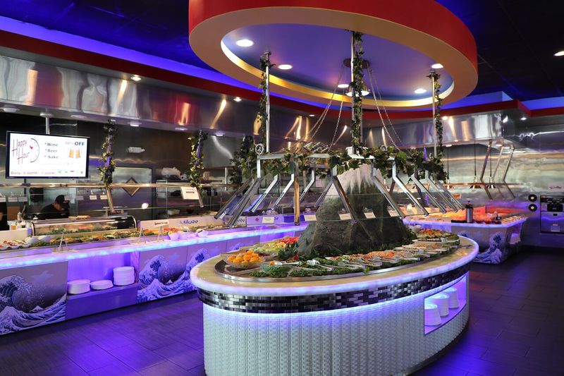 Mikado: Theatrical Seafood Artistry