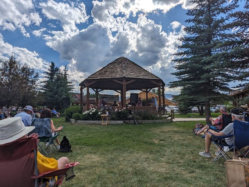 Grand Lake Arts and Crafts Festival: Lakeside Treasures