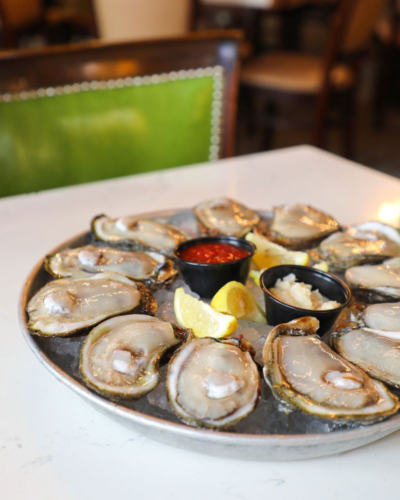 Felix's Restaurant & Oyster Bar: French Quarter's Oyster Paradise