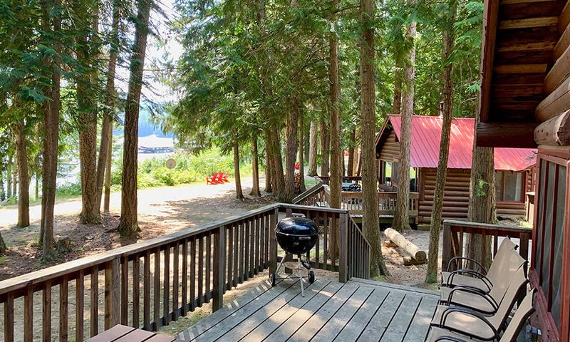 Priest Lake: Rustic Atmosphere with Modern Comforts Nearby