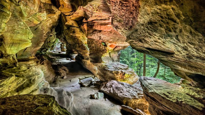 Rock House Loop: Cavern Exploration in a Peaceful Setting