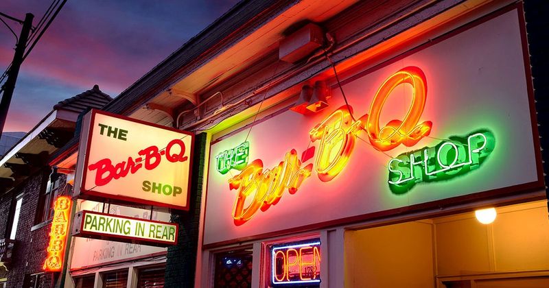 The Bar-B-Q Shop - Home of Dancing Pigs Seasoning