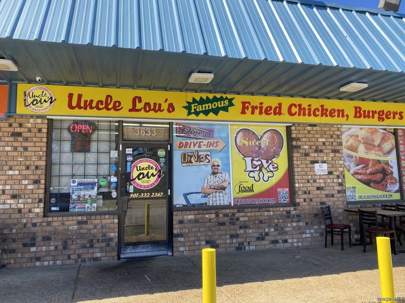 Uncle Lou's Fried Chicken in Memphis: Sweet Spicy Love Sauce Included