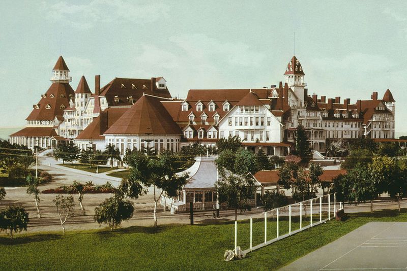 Hotel Del Coronado's Beachfront Elegance