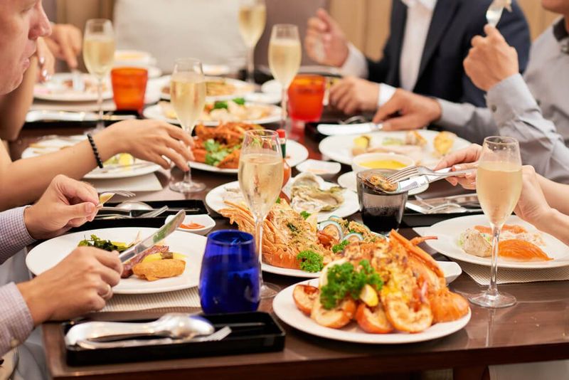 The Original Mo's: Newport's Legendary Crab Feeds