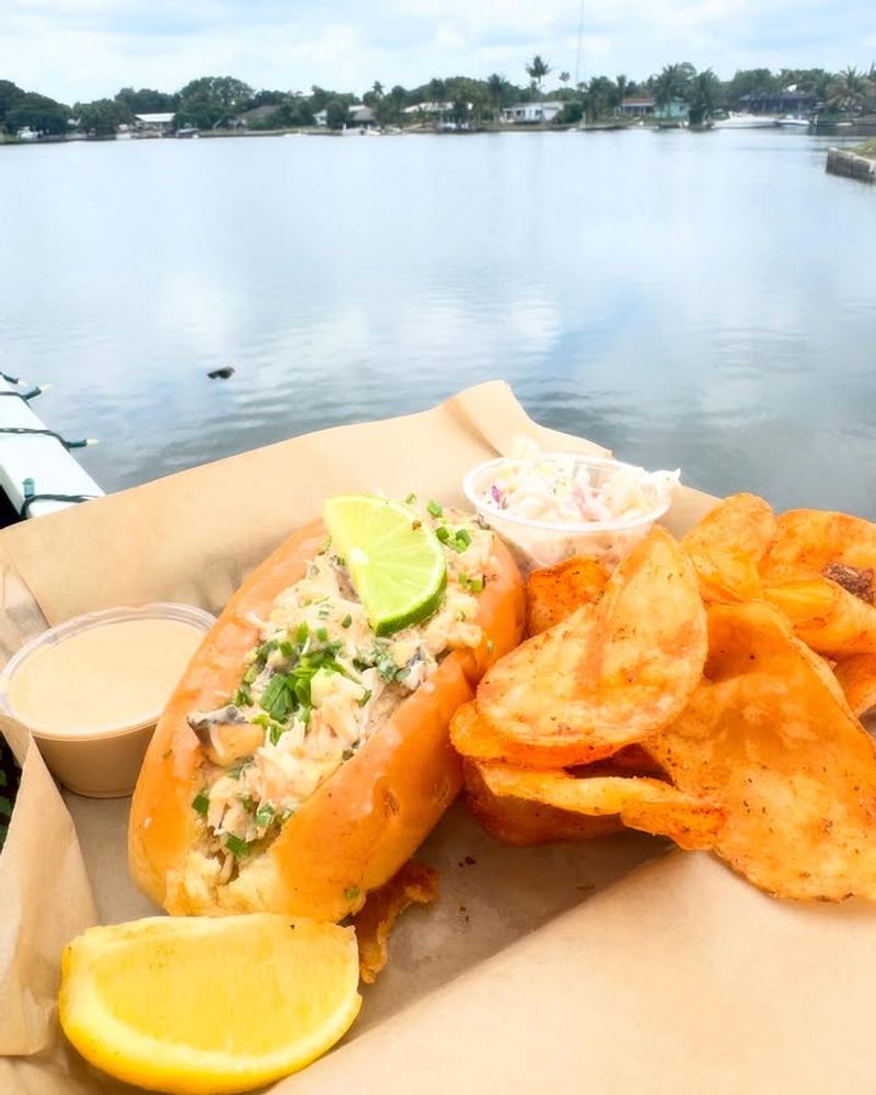 Florida Stone Crab Rolls: Elegant Coastal Indulgence